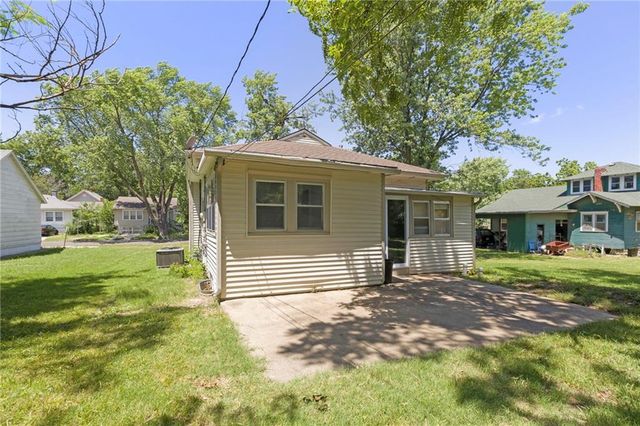 839 S Oak Street, Ottawa, KS 66067
