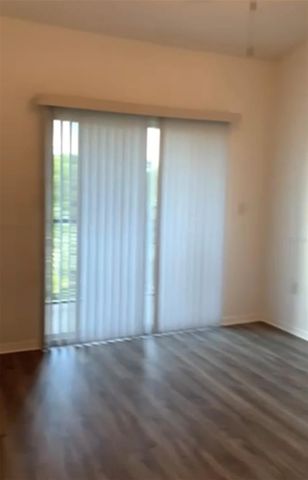 10209 COURTNEY PALMS BOULEVARD 302, Tampa, FL 33619