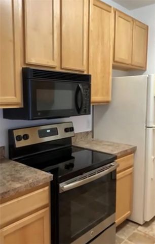 10209 COURTNEY PALMS BOULEVARD 302, Tampa, FL 33619