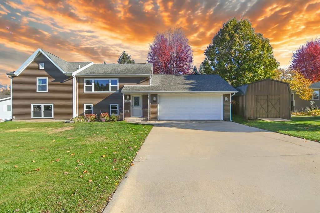 125 HILLSIDE LANE, Shawano, WI 54166