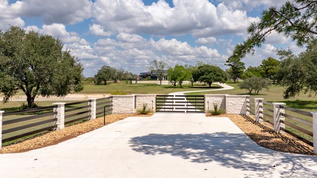 3466 Levi Sloan Road, Victoria, TX 77904