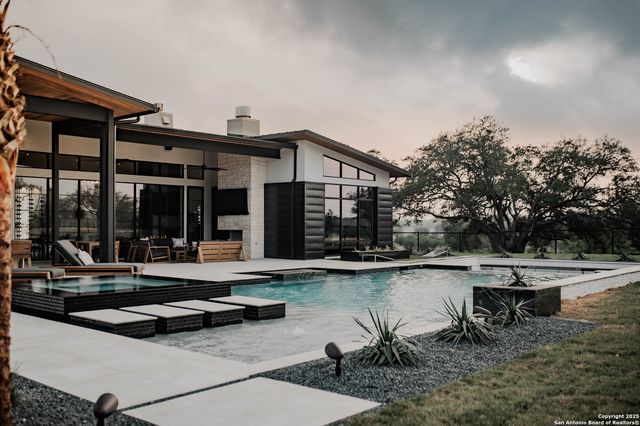 3466 Levi Sloan Road, Victoria, TX 77904