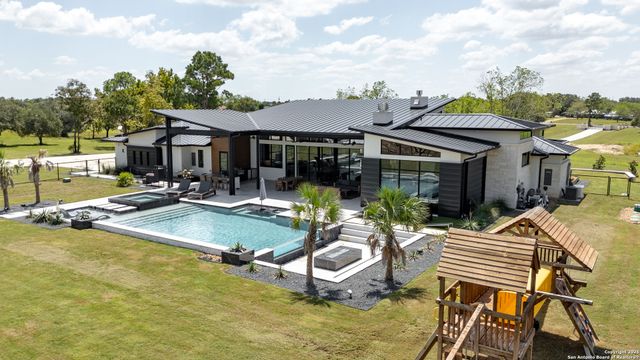 3466 Levi Sloan Road, Victoria, TX 77904