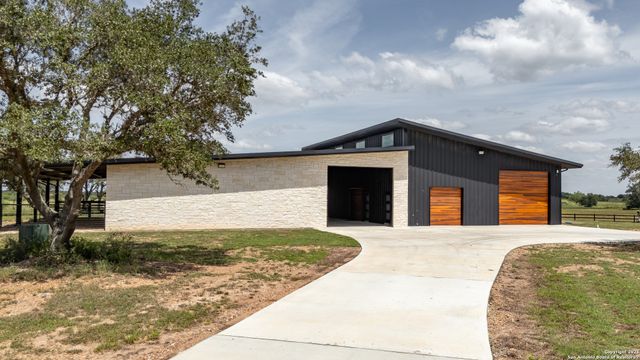 3466 Levi Sloan Road, Victoria, TX 77904
