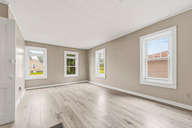 523 Batavia Avenue, Aurora, IL 60506