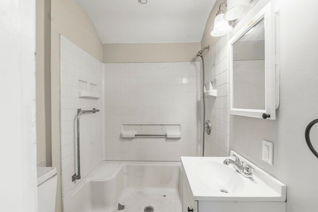 523 Batavia Avenue, Aurora, IL 60506
