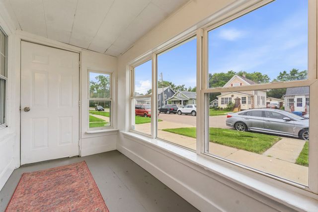 523 Batavia Avenue, Aurora, IL 60506