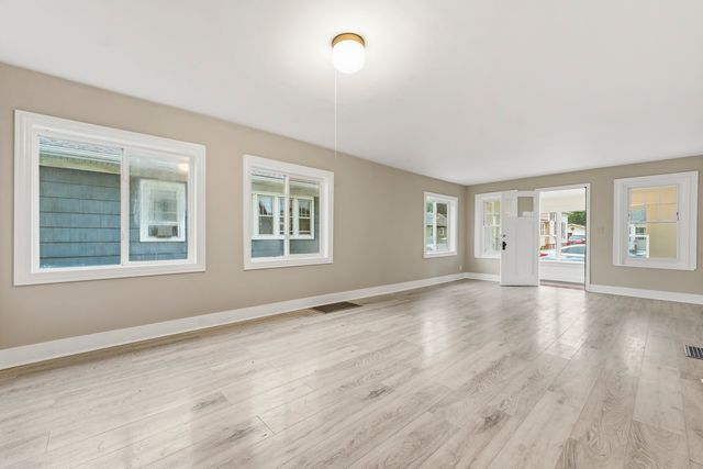523 Batavia Avenue, Aurora, IL 60506