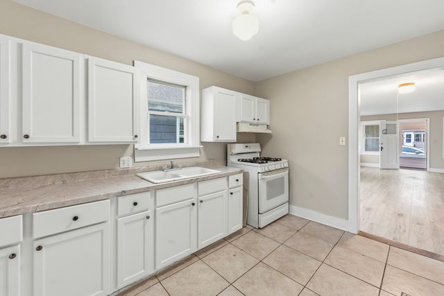 523 Batavia Avenue, Aurora, IL 60506