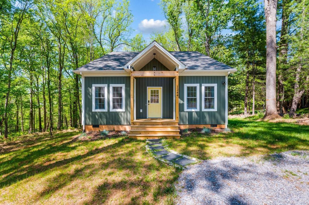 1244 Windsor Drive, Bedford, VA 24523