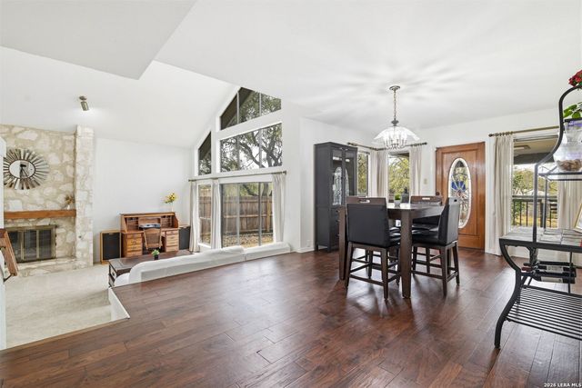 1739 Royal Crescent, San Antonio, TX 78231