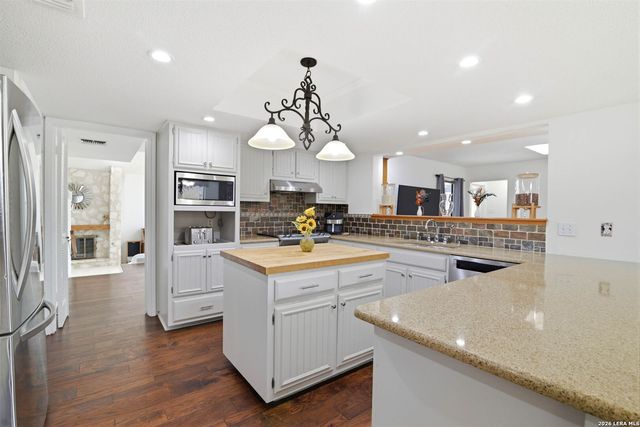 1739 Royal Crescent, San Antonio, TX 78231