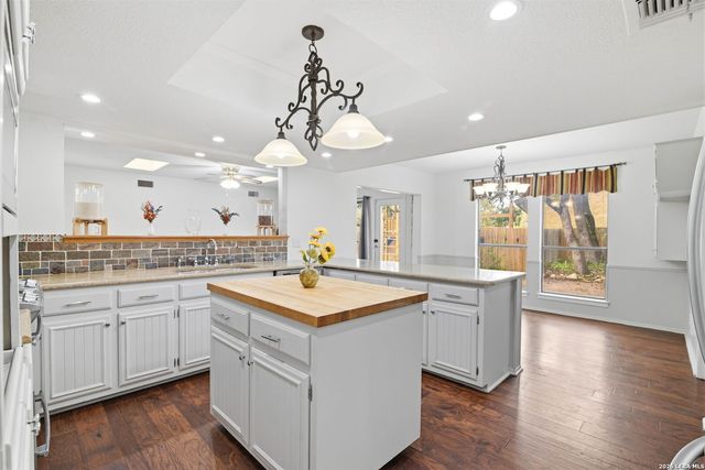 1739 Royal Crescent, San Antonio, TX 78231