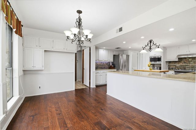 1739 Royal Crescent, San Antonio, TX 78231