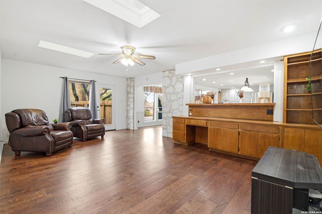 1739 Royal Crescent, San Antonio, TX 78231