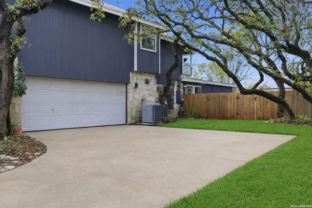 1739 Royal Crescent, San Antonio, TX 78231