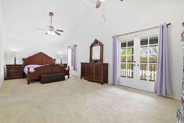1739 Royal Crescent, San Antonio, TX 78231