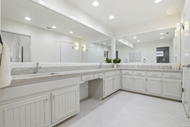 1739 Royal Crescent, San Antonio, TX 78231