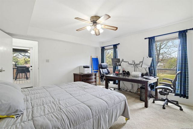 1739 Royal Crescent, San Antonio, TX 78231
