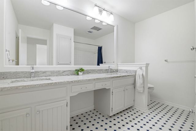 1739 Royal Crescent, San Antonio, TX 78231