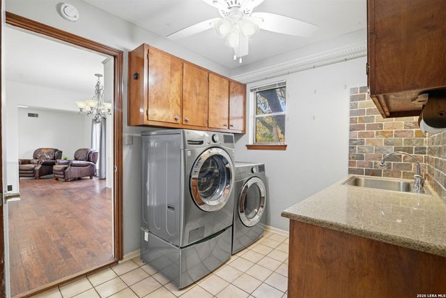 1739 Royal Crescent, San Antonio, TX 78231