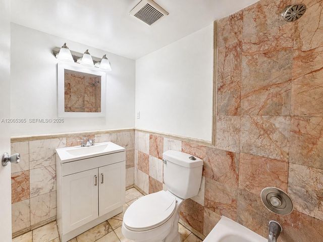 4384 NW 9th Ave 18-2A, Deerfield Beach, FL 33064