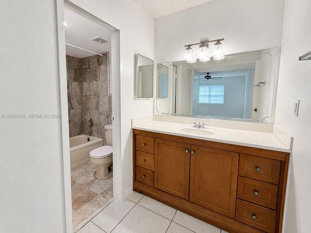 4384 NW 9th Ave 18-2A, Deerfield Beach, FL 33064
