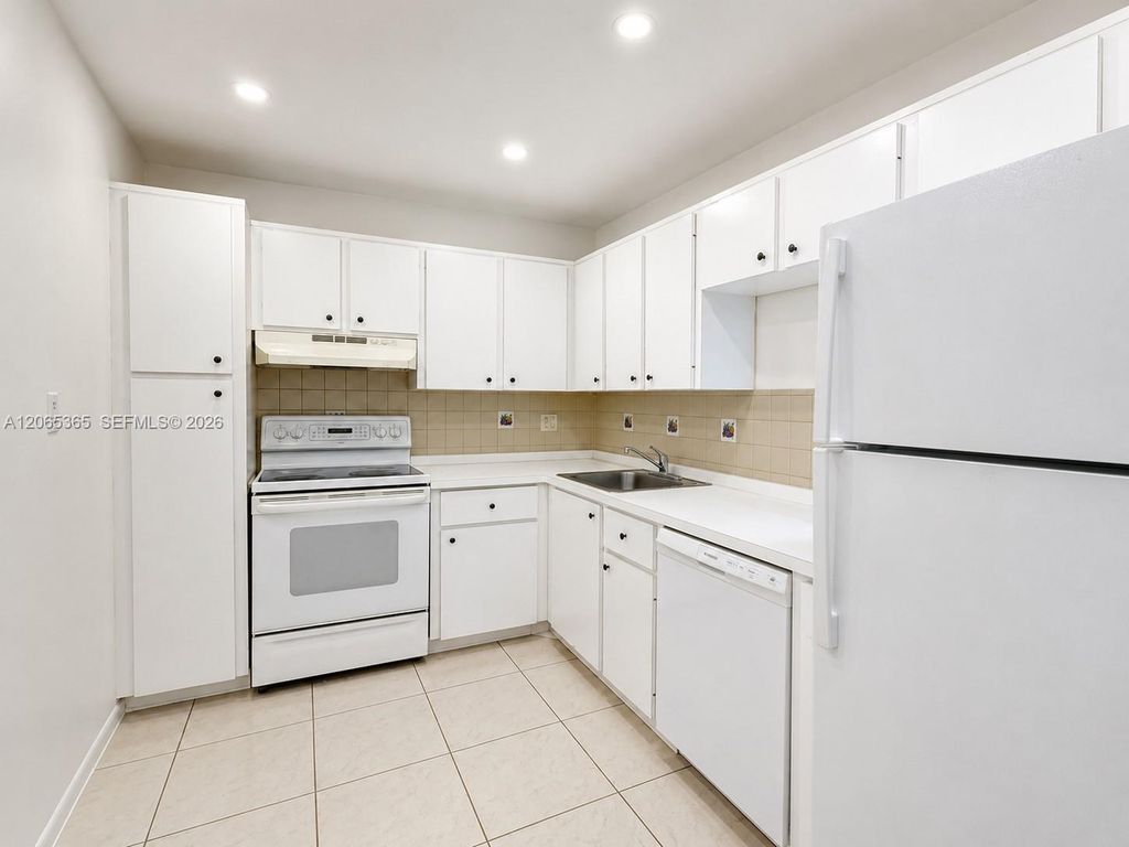 4384 NW 9th Ave 18-2A, Deerfield Beach, FL 33064