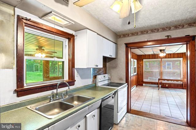 201 VILLAGE RD, Harrisburg, PA 17112