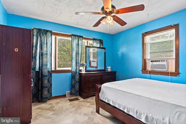 201 VILLAGE RD, Harrisburg, PA 17112