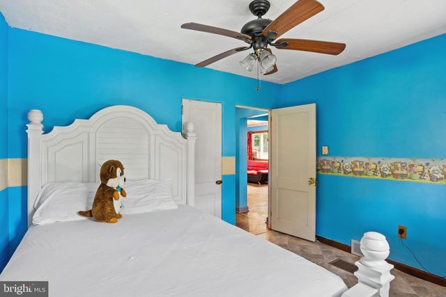 201 VILLAGE RD, Harrisburg, PA 17112