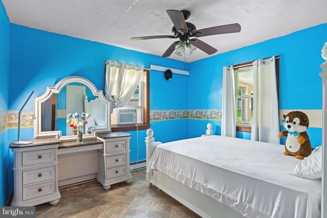 201 VILLAGE RD, Harrisburg, PA 17112