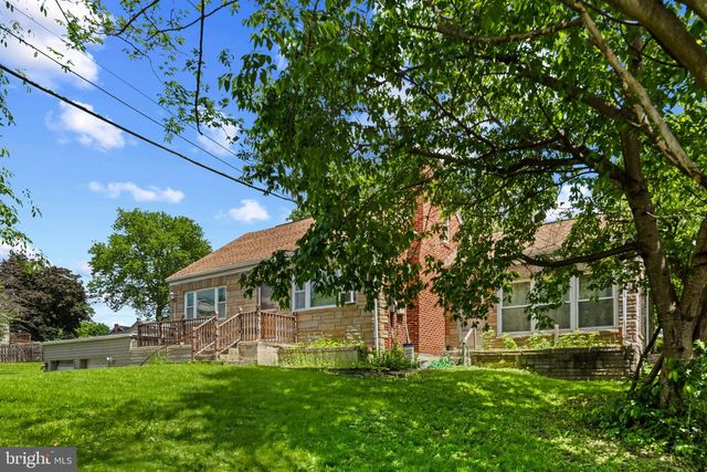 201 VILLAGE RD, Harrisburg, PA 17112