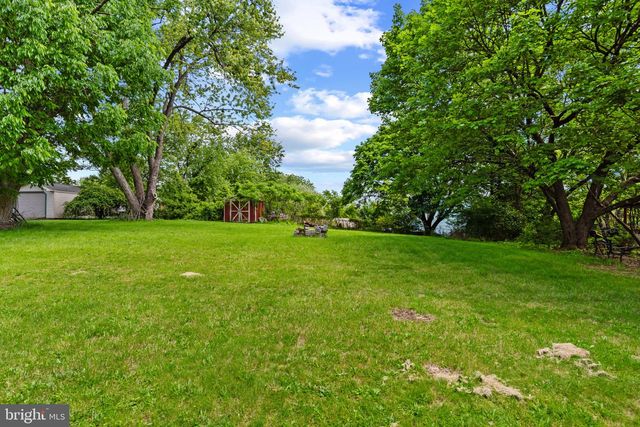 201 VILLAGE RD, Harrisburg, PA 17112