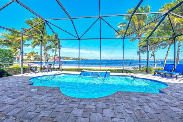 9087 Breakwater DR, Naples, FL 34120