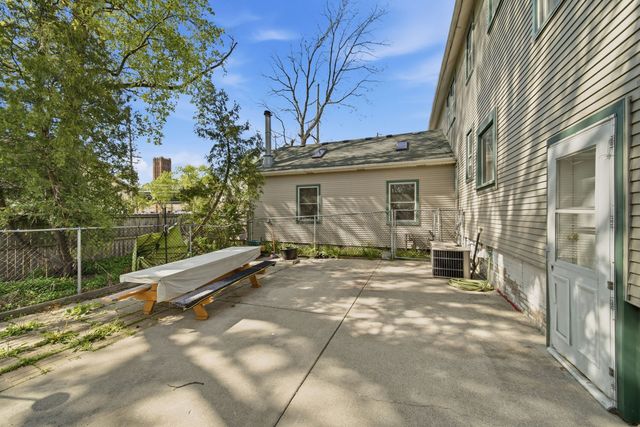 2261 136th Street, Blue Island, IL 60406