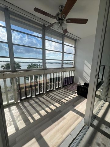 18601 NE 14th Ave 407, Miami, FL 33179