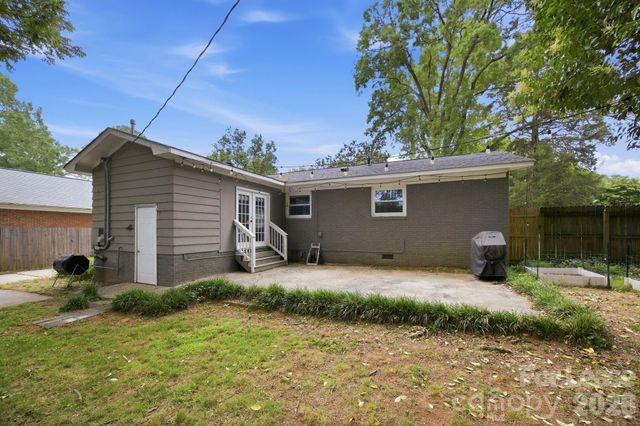 2727 Springway Drive, Charlotte, NC 28205