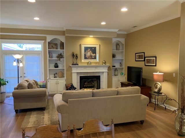 902 Bluffside Drive, Huntsville, AR 72740