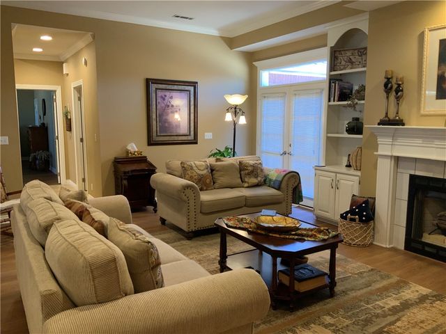 902 Bluffside Drive, Huntsville, AR 72740