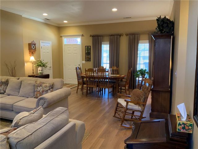 902 Bluffside Drive, Huntsville, AR 72740