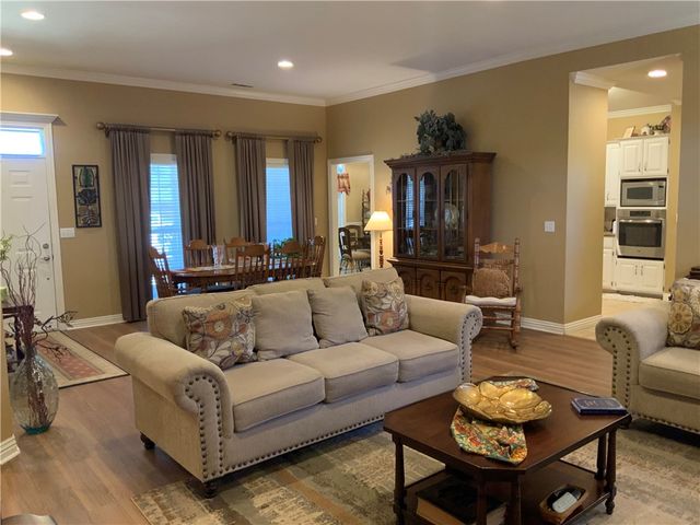 902 Bluffside Drive, Huntsville, AR 72740