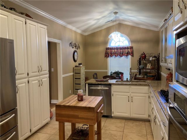 902 Bluffside Drive, Huntsville, AR 72740