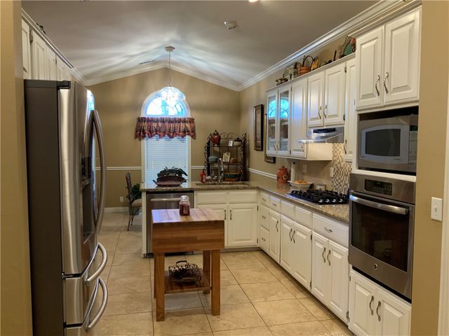 902 Bluffside Drive, Huntsville, AR 72740