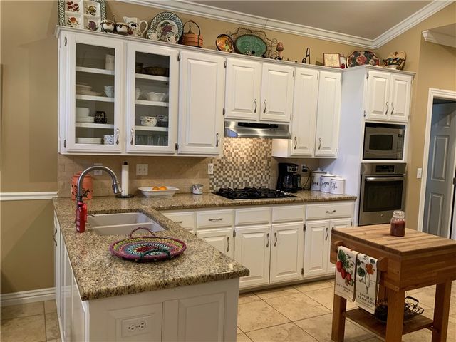 902 Bluffside Drive, Huntsville, AR 72740