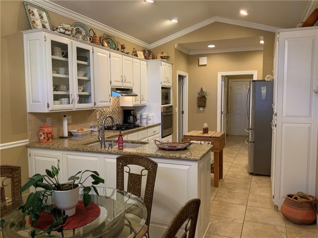 902 Bluffside Drive, Huntsville, AR 72740