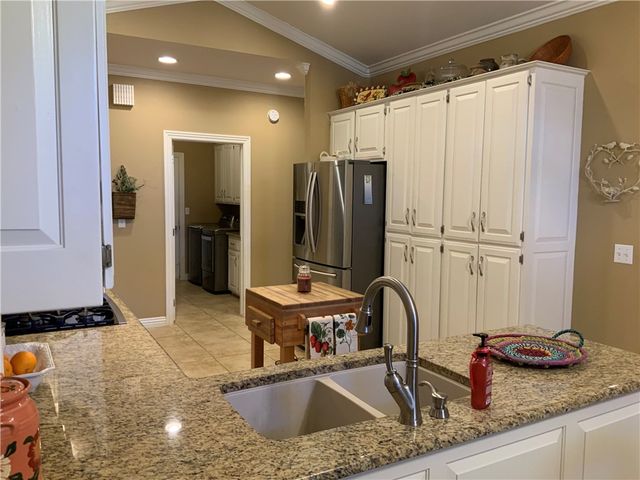 902 Bluffside Drive, Huntsville, AR 72740