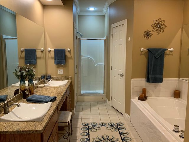 902 Bluffside Drive, Huntsville, AR 72740