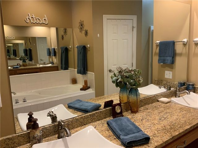 902 Bluffside Drive, Huntsville, AR 72740