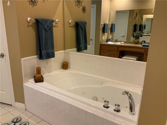 902 Bluffside Drive, Huntsville, AR 72740